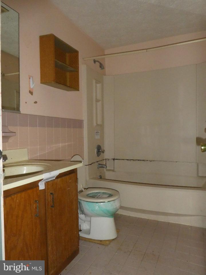 2131 Allendale Road Baltimore, MD 21216 - Photo 12 of 16 Bath
