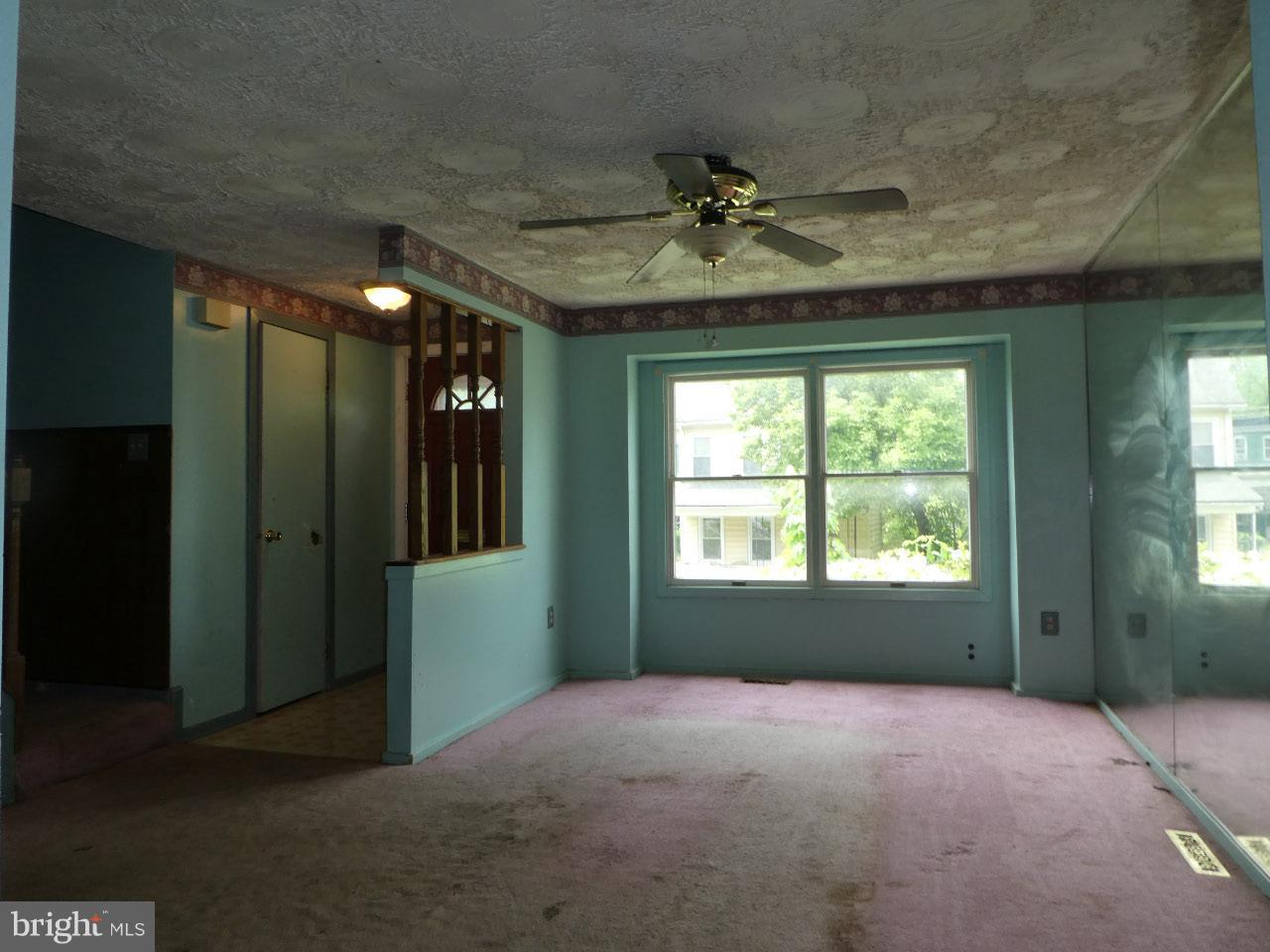 2131 Allendale Road Baltimore, MD 21216 - Photo 3 of 16 Living Room