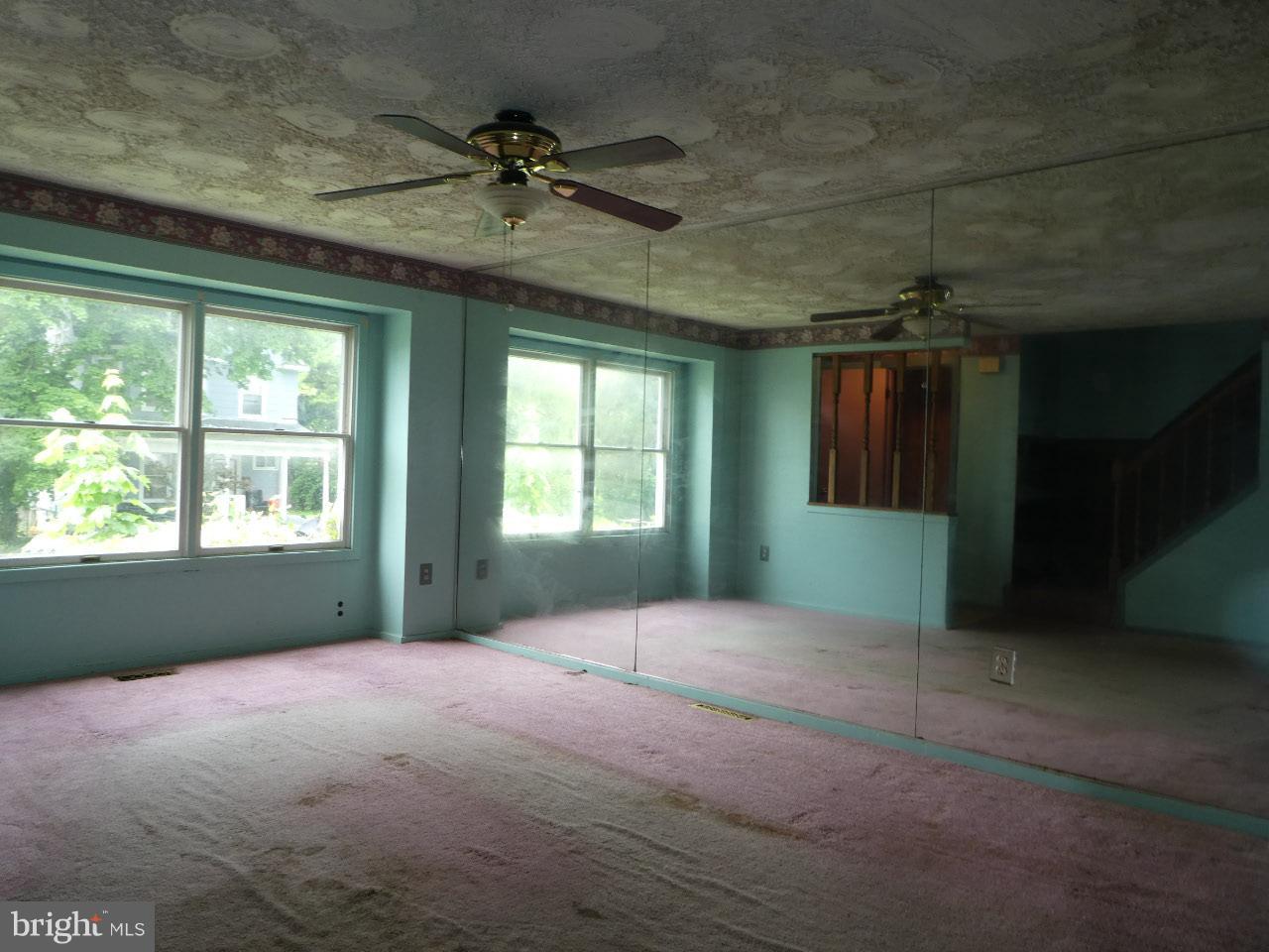 2131 Allendale Road Baltimore, MD 21216 - Photo 5 of 16 Living Room