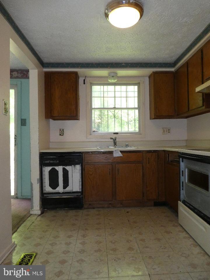2131 Allendale Road Baltimore, MD 21216 - Photo 7 of 16 Kitchen
