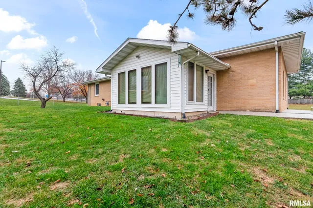 $217,900 | 2491 West Washington Street, Springfield, IL 62702