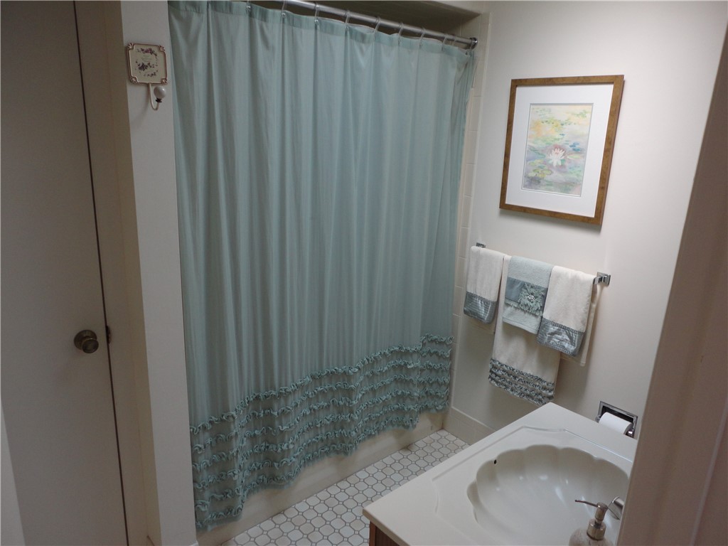 196 Old River Road, Unit 212 Lincoln, RI 02865 - Photo 12 of 22 Full Bath - Guest