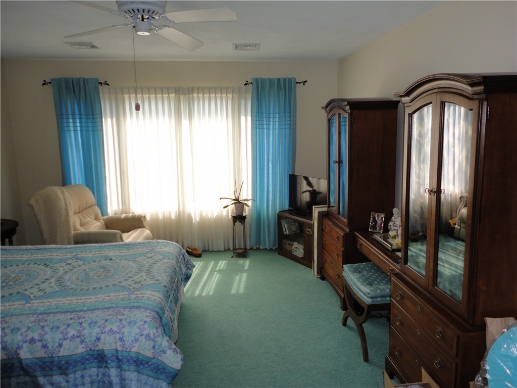 196 Old River Road, Unit 212 Lincoln, RI 02865 - Photo 7 of 22 Primary Bedroom