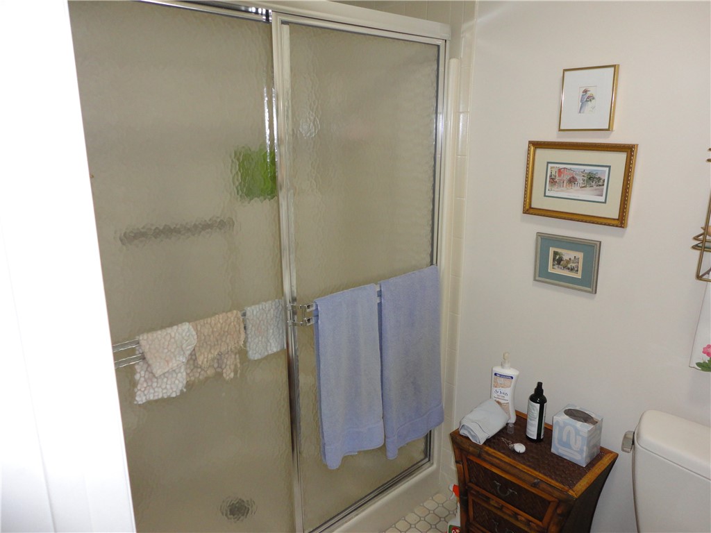 196 Old River Road, Unit 212 Lincoln, RI 02865 - Photo 10 of 22 Primary Bath
