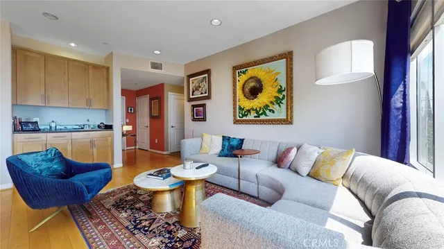 $679,000 | 4821 Bakman Avenue, Unit 405, North Hollywood, CA 91601