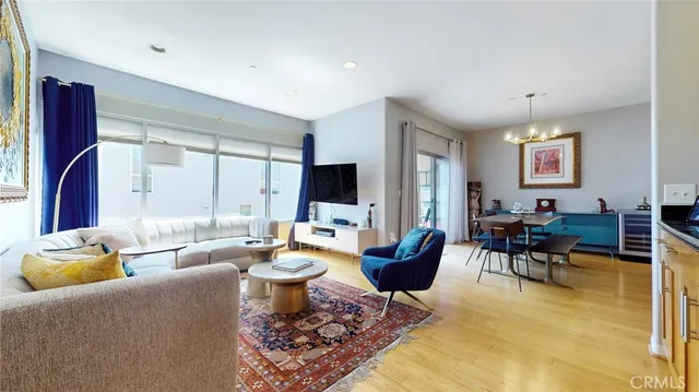 $679,000 | 4821 Bakman Avenue, Unit 405, North Hollywood, CA 91601