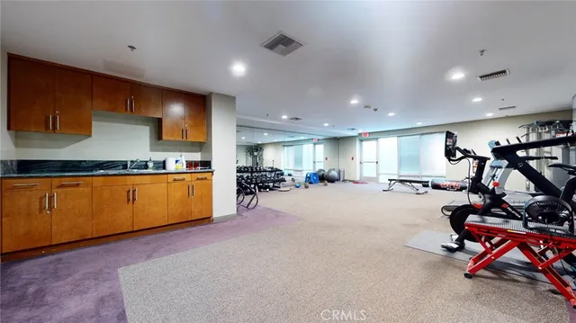 $679,000 | 4821 Bakman Avenue, Unit 405, North Hollywood, CA 91601