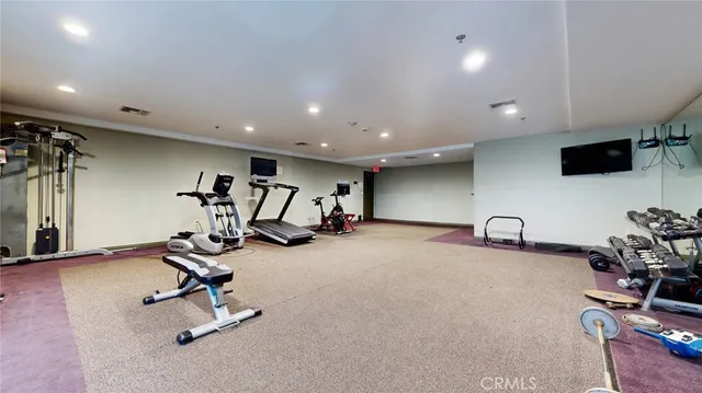 $679,000 | 4821 Bakman Avenue, Unit 405, North Hollywood, CA 91601