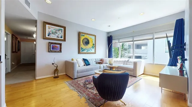 $679,000 | 4821 Bakman Avenue, Unit 405, North Hollywood, CA 91601