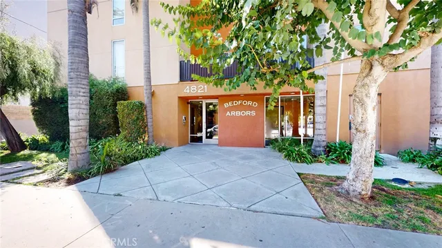 $679,000 | 4821 Bakman Avenue, Unit 405, North Hollywood, CA 91601