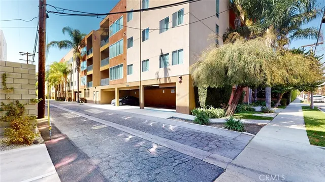 $679,000 | 4821 Bakman Avenue, Unit 405, North Hollywood, CA 91601
