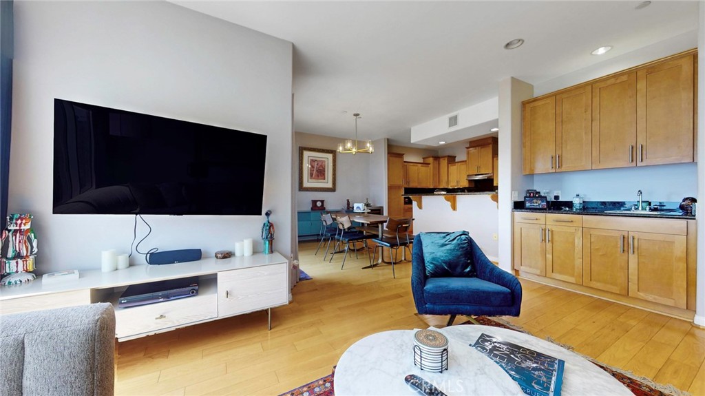 4821 Bakman Avenue, Unit 405 North Hollywood, CA 91601 - Photo 4 of 35