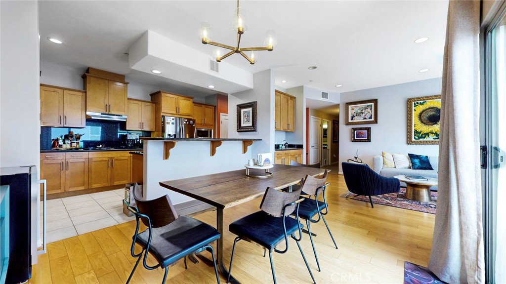 4821 Bakman Avenue, Unit 405 North Hollywood, CA 91601 - Photo 5 of 35