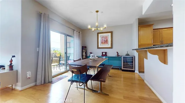 $679,000 | 4821 Bakman Avenue, Unit 405, North Hollywood, CA 91601