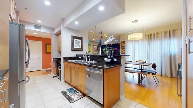 $679,000 | 4821 Bakman Avenue, Unit 405, North Hollywood, CA 91601