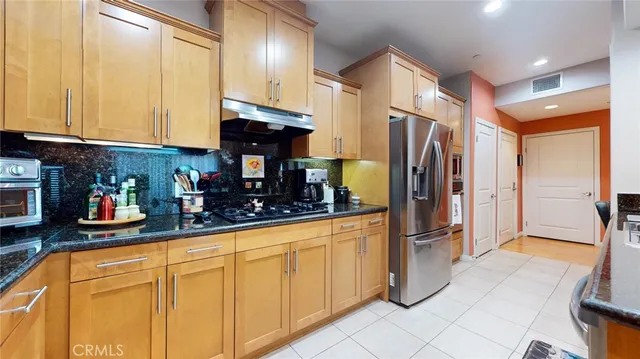 $679,000 | 4821 Bakman Avenue, Unit 405, North Hollywood, CA 91601