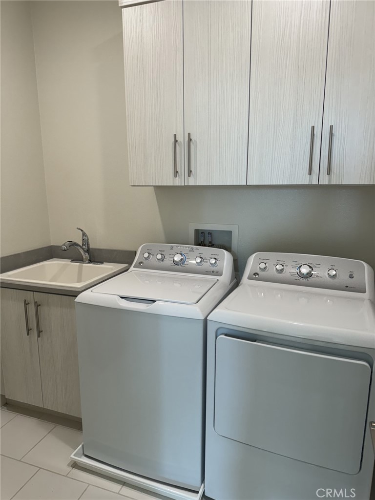 233 Radial Irvine, CA 92618 - Photo 22 of 27 a utility room with dryer and washer
