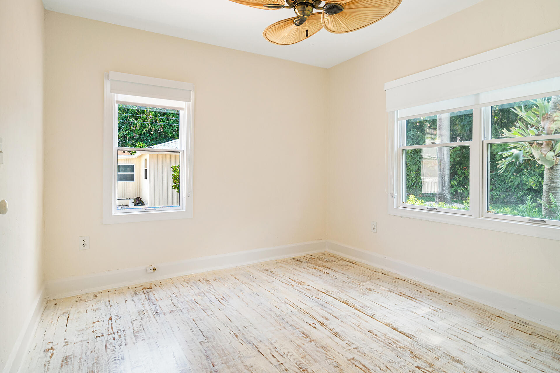 813 Avon Road West Palm Beach, FL 33401 - Photo 14 of 43 an empty room with a window