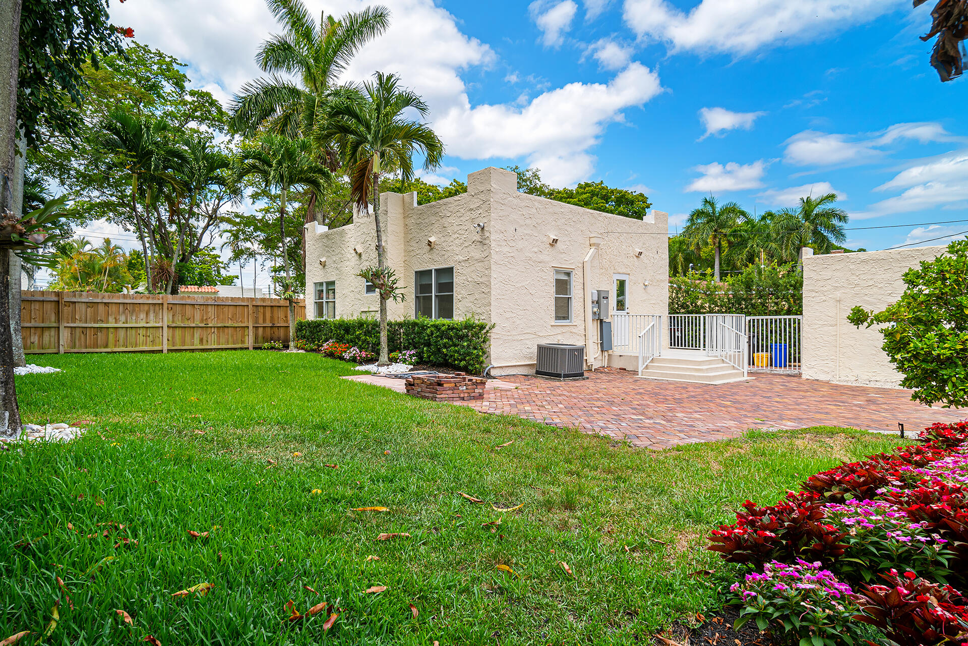 813 Avon Road West Palm Beach, FL 33401 - Photo 24 of 43 a view of a house with backyard and garden