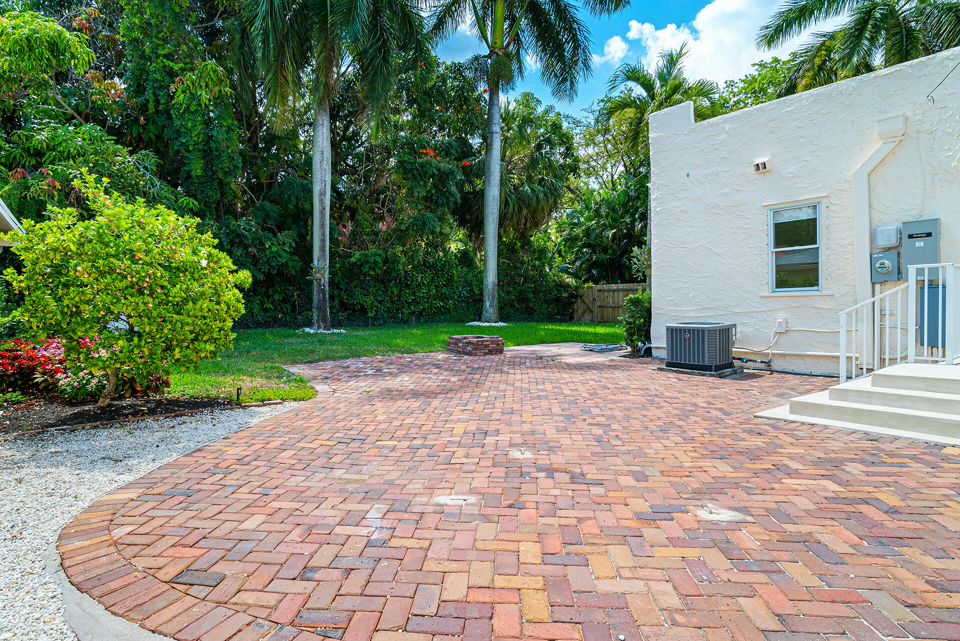 813 Avon Road West Palm Beach, FL 33401 - Photo 25 of 43 a view of a backyard