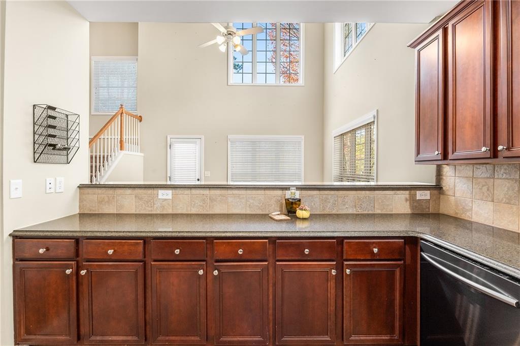 111 Portico Place Newnan, GA 30265 - Photo 10 of 55