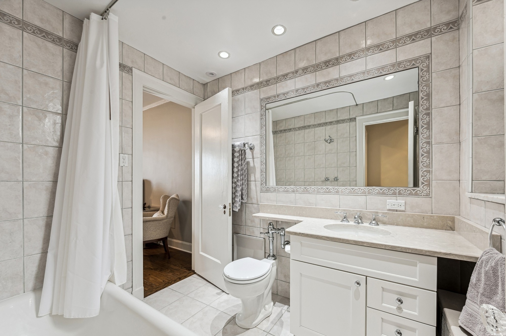 3100 North Sheridan Road, Unit 6E Chicago, IL 60657 - Photo 16 of 22
