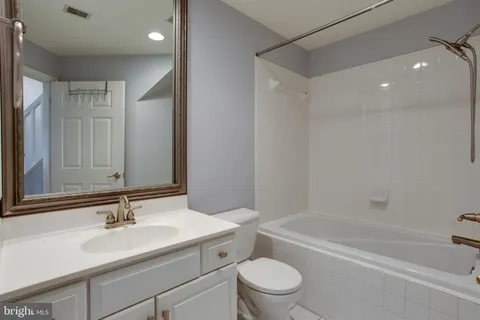$3,600 | 2310 14th Street North, Unit 402, Arlington, VA 22201