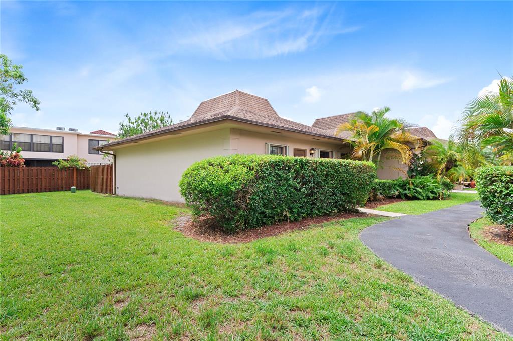 2516 Southwest 74th Terrace, Unit 102 Davie, FL 33314 - Photo 20 of 27