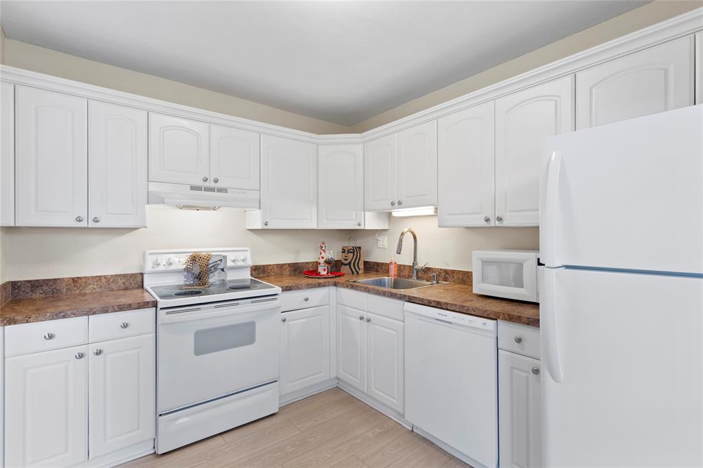 2516 Southwest 74th Terrace, Unit 102 Davie, FL 33314 - Photo 3 of 27