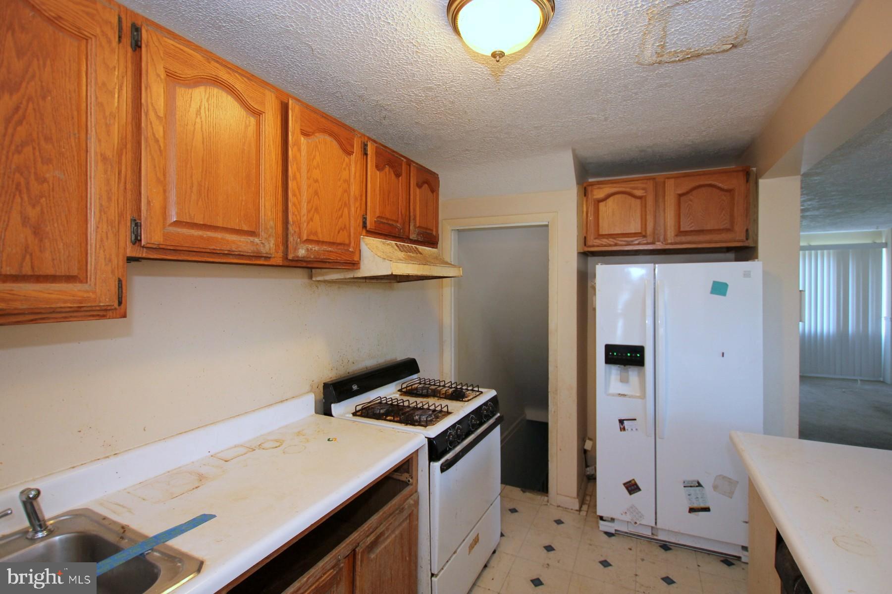 2142 Graythorn Road Baltimore, MD 21220 - Photo 7 of 20 Kitchen