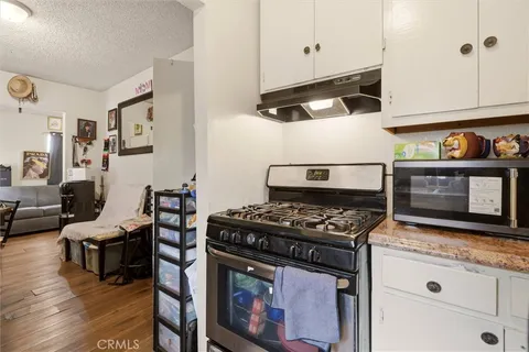 $849,995 | 725 East 40th Place, Los Angeles, CA 90011