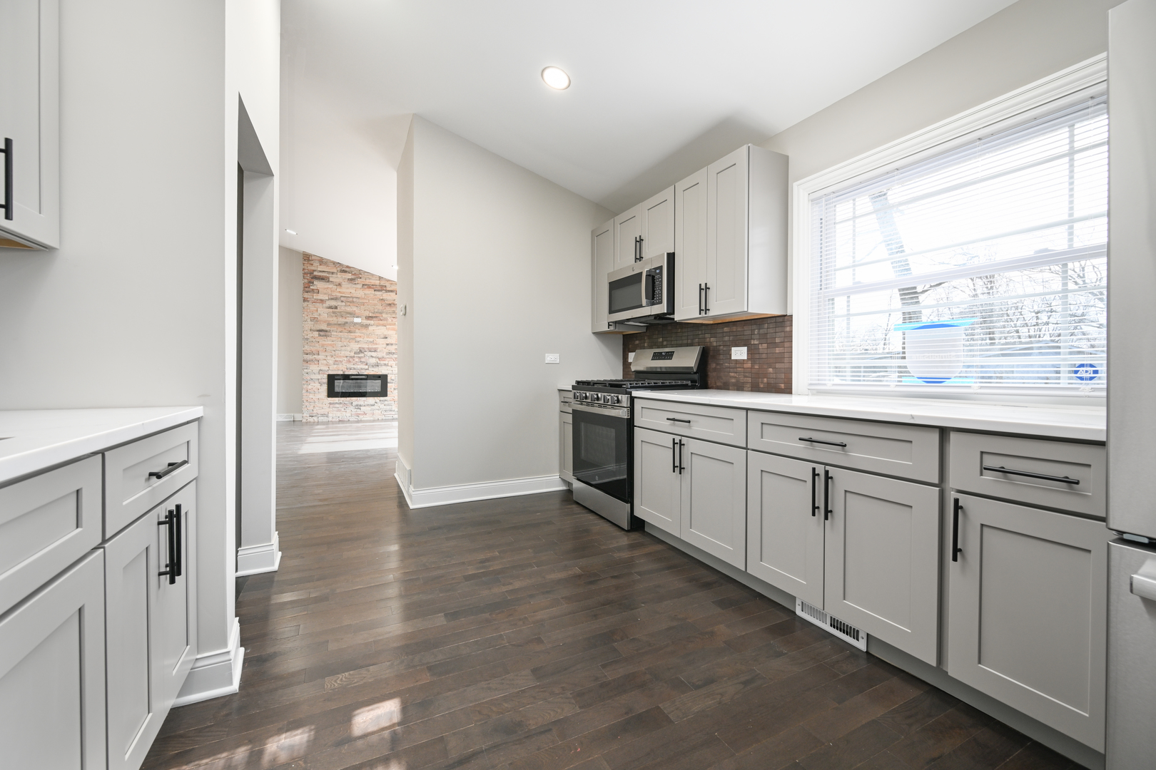 15330 Cherry Lane Markham, IL 60428 - Photo 2 of 24