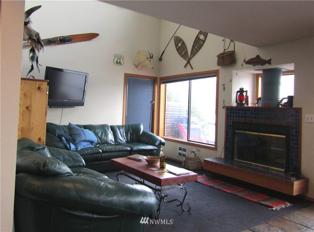 15892 South Lakeshore Road Chelan, WA 98816 - Photo 14 of 24 Gallery Image 14