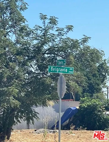 a picture of a bench