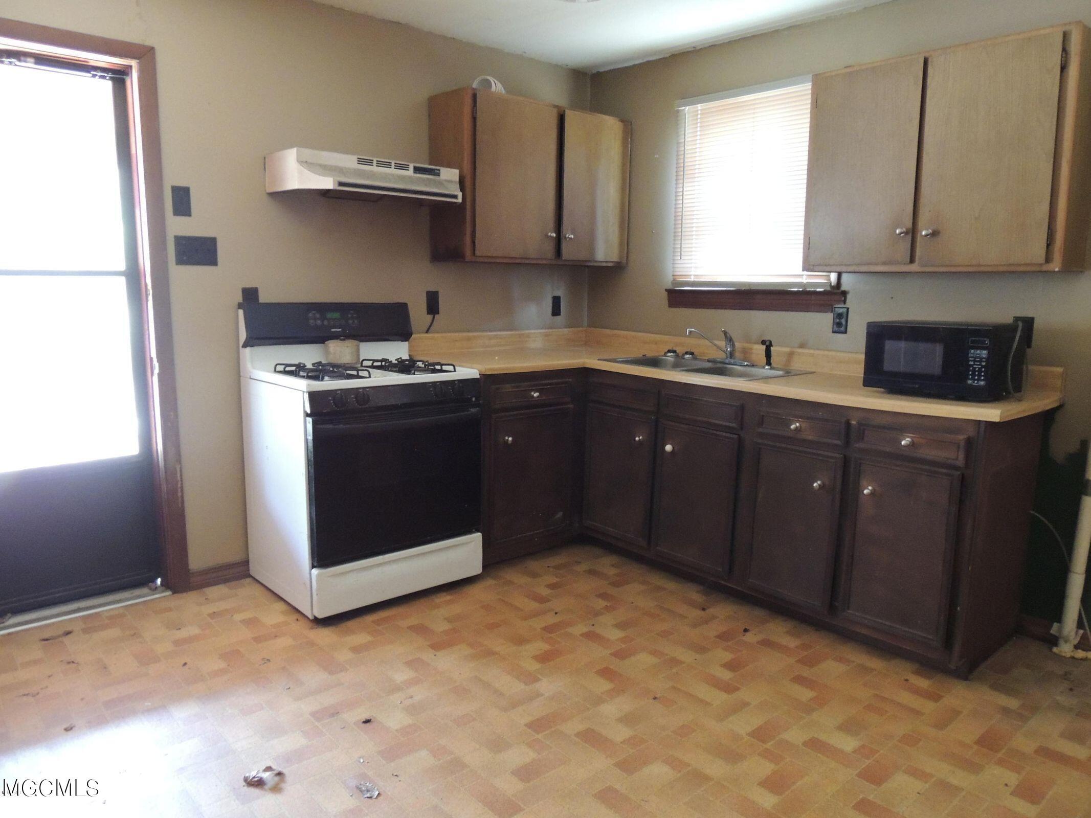 496 Sunflower Road Perkinston, MS 39573 - Photo 11 of 17 20190325205603503397000000-o