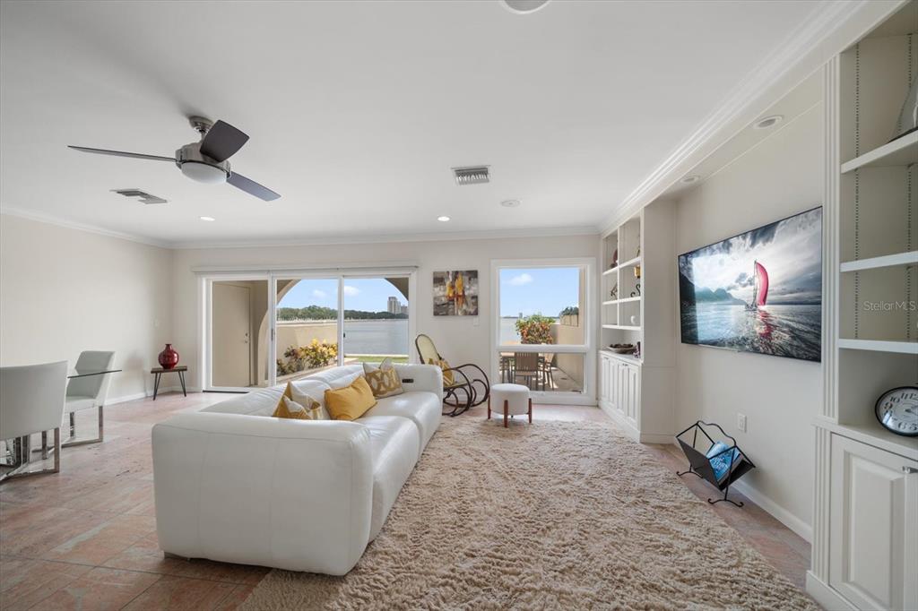 2813 West Hawthorne Road, Unit 2813 Tampa, FL 33611 - Photo 6 of 34