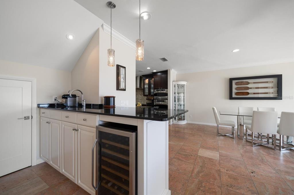 2813 West Hawthorne Road, Unit 2813 Tampa, FL 33611 - Photo 8 of 34