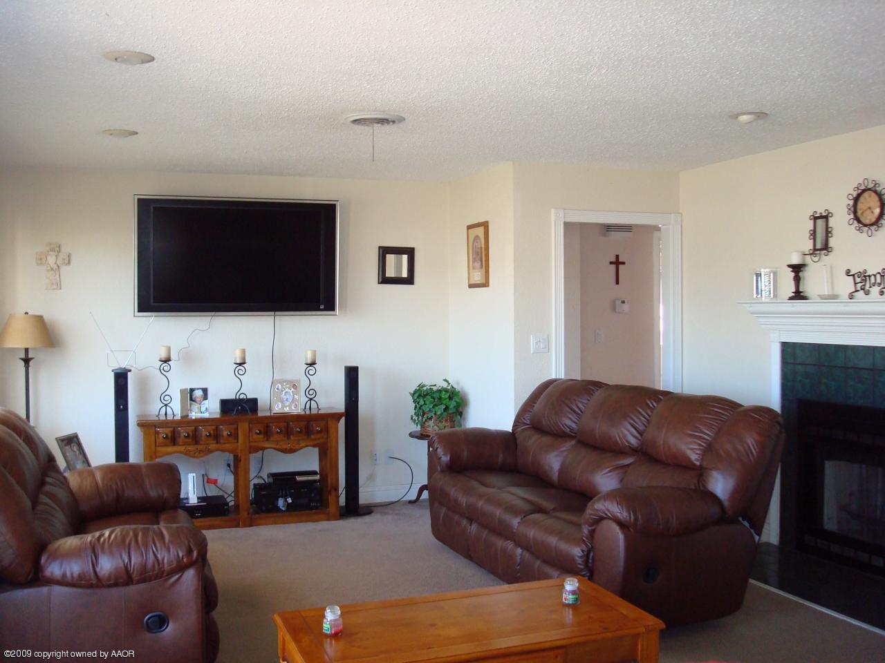 4306 South Ong Street Amarillo, TX 79110 - Photo 2 of 12 Living Area View 1
