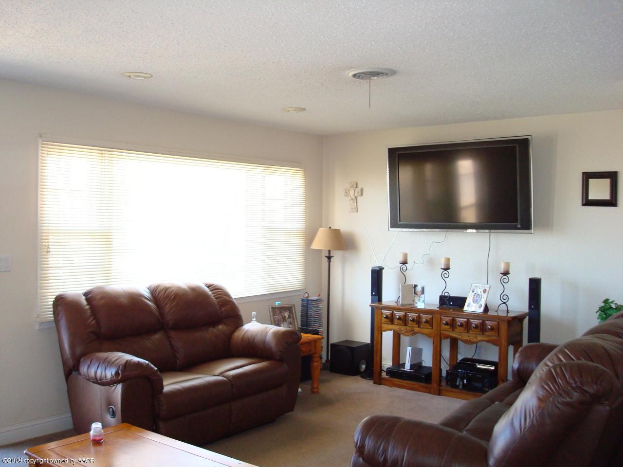 4306 South Ong Street Amarillo, TX 79110 - Photo 3 of 12 Living Area View 2