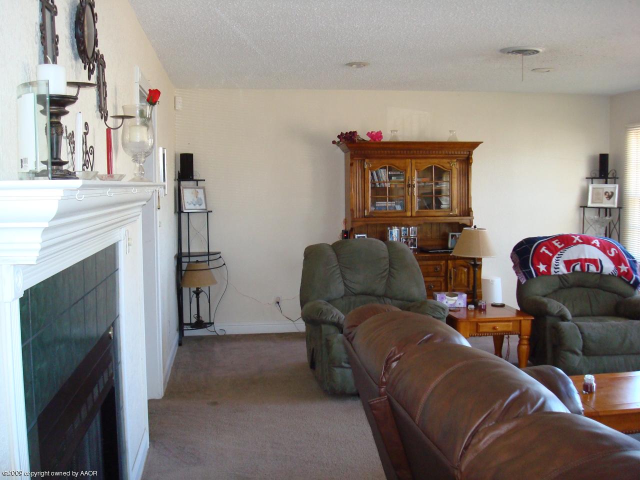 4306 South Ong Street Amarillo, TX 79110 - Photo 4 of 12 Living Area View 3