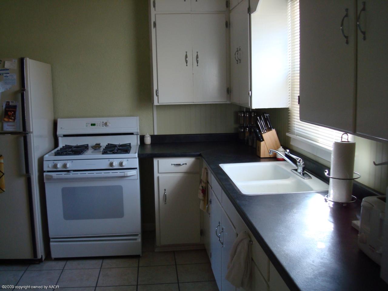 4306 South Ong Street Amarillo, TX 79110 - Photo 6 of 12 Kitchen View 2