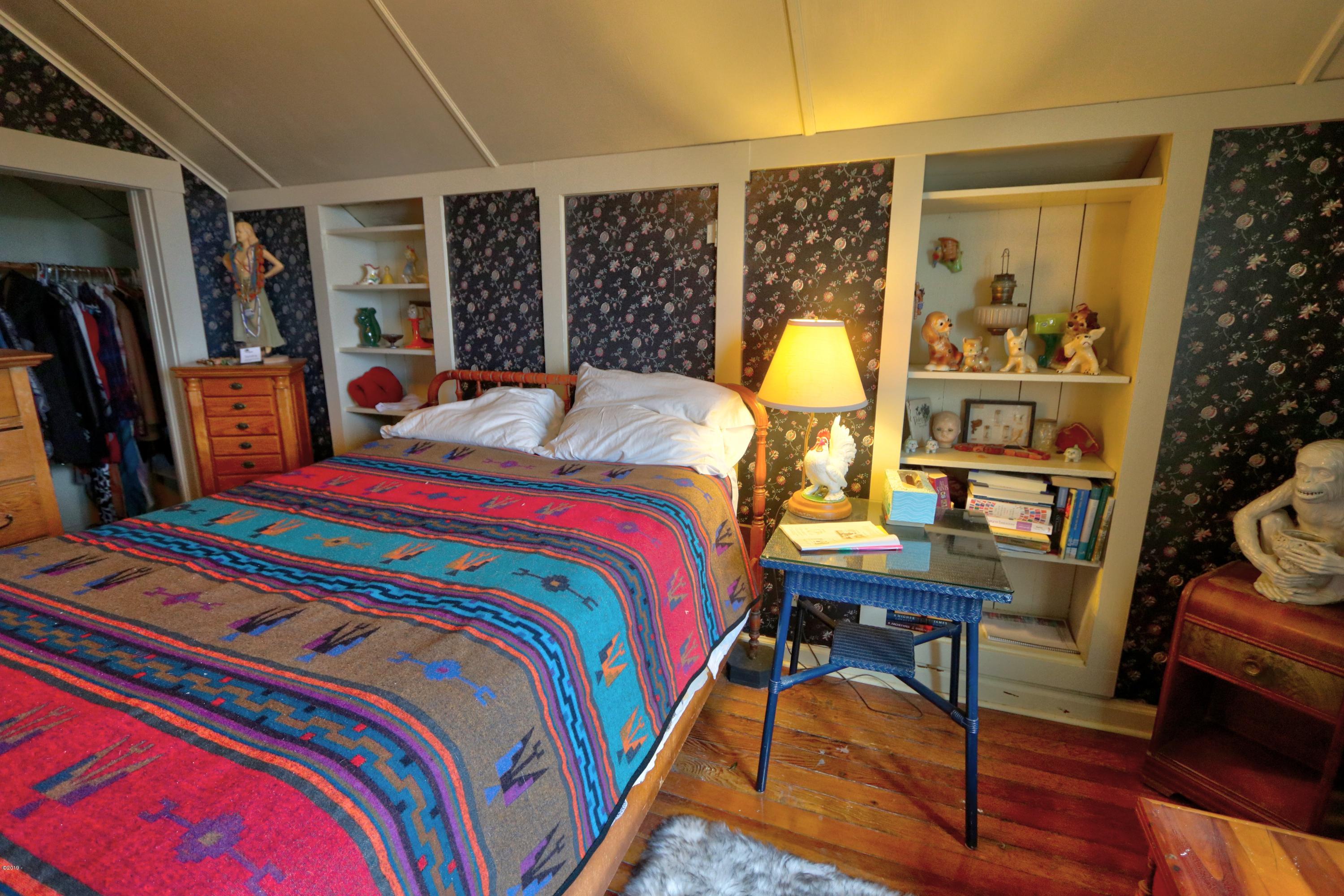 19 Southwest Hurbert Street Newport, OR 97365 - Photo 23 of 51 Bedroom