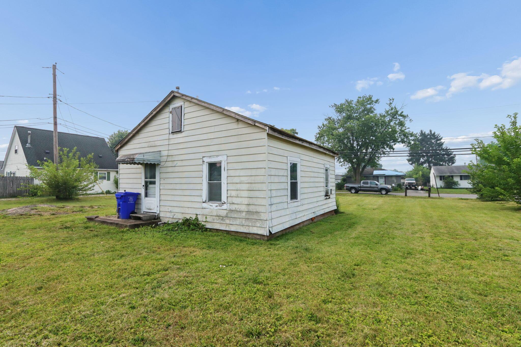 1128 Hilock Road Columbus, OH 43207 - Photo 23 of 29 Single-story residence with light-colored siding, a pitched roof, and multiple windows