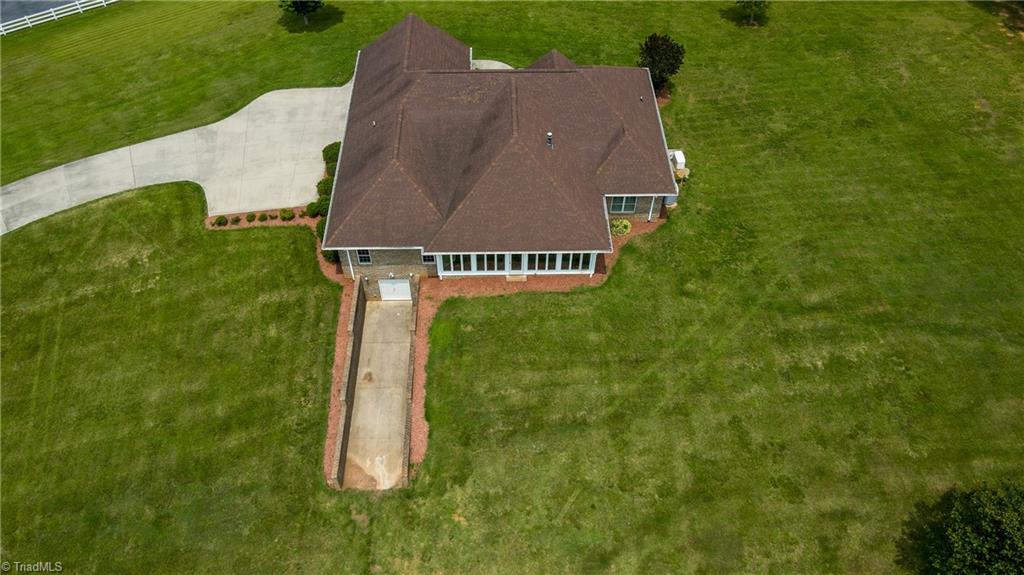 914 Bethlehem Church Road Eden, NC 27288 - Photo 4 of 50