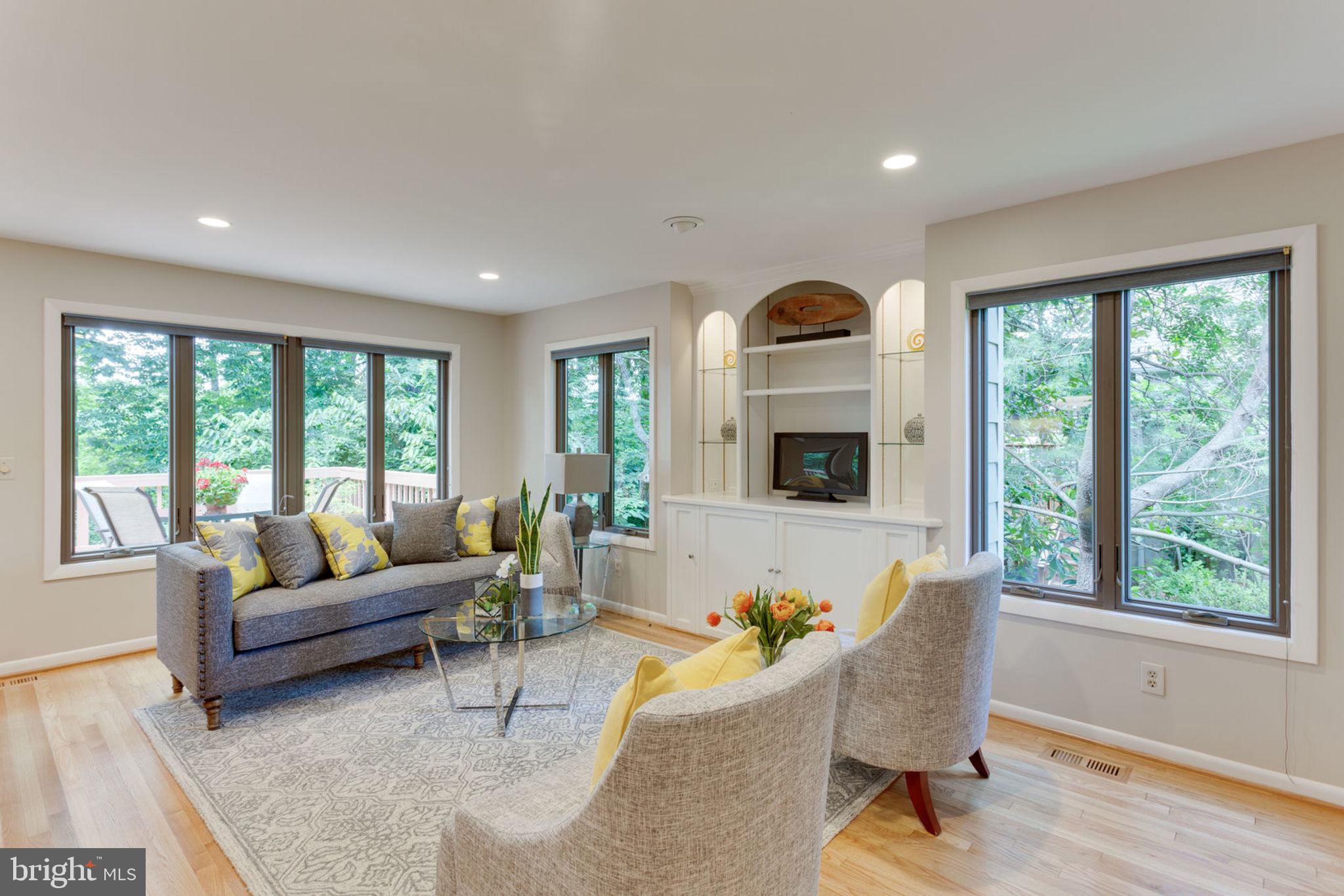 7350 Hooking Road McLean, VA 22101 - Photo 14 of 47 Family Room