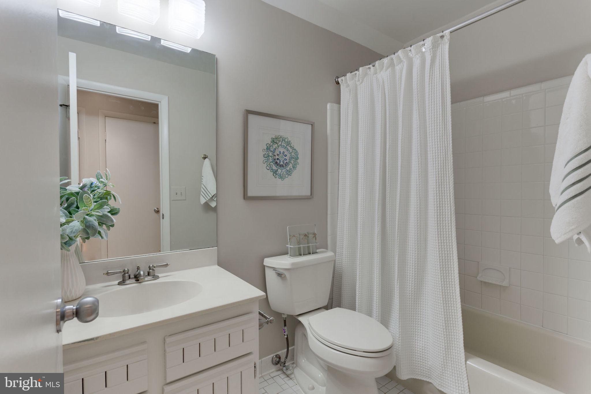 7350 Hooking Road McLean, VA 22101 - Photo 23 of 47 Full Upper Level Bathroom