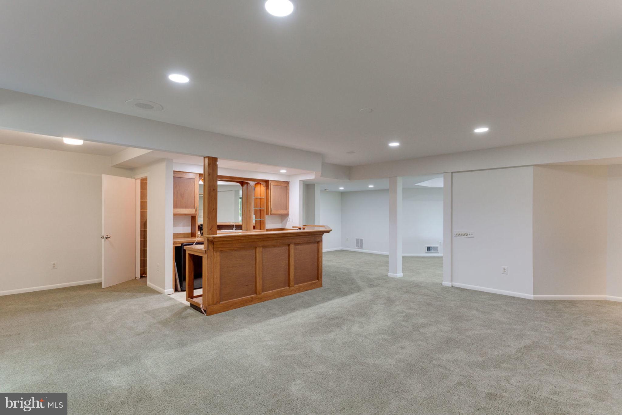 7350 Hooking Road McLean, VA 22101 - Photo 30 of 47 Recreation Room with Bar