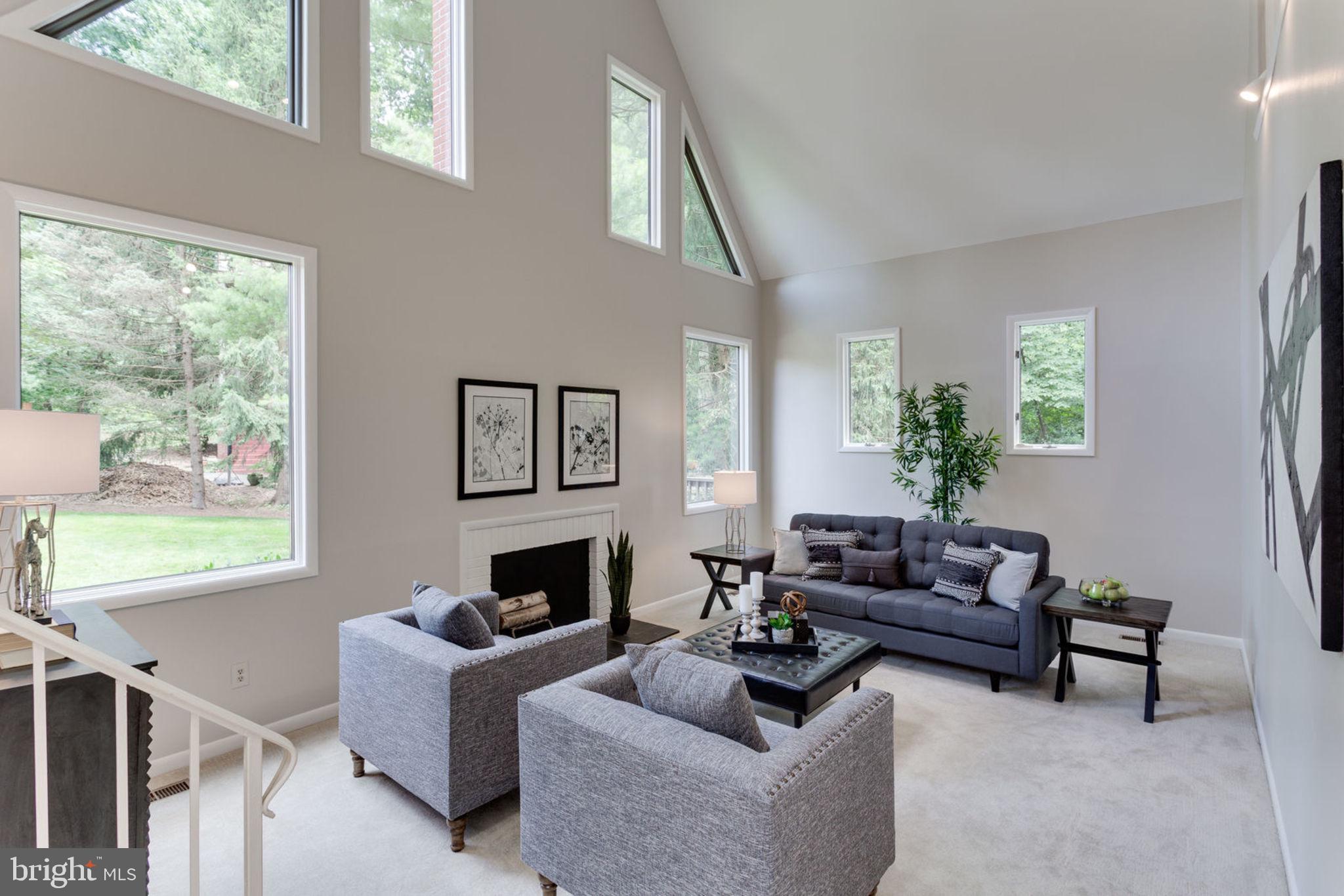 7350 Hooking Road McLean, VA 22101 - Photo 6 of 47 Living Room