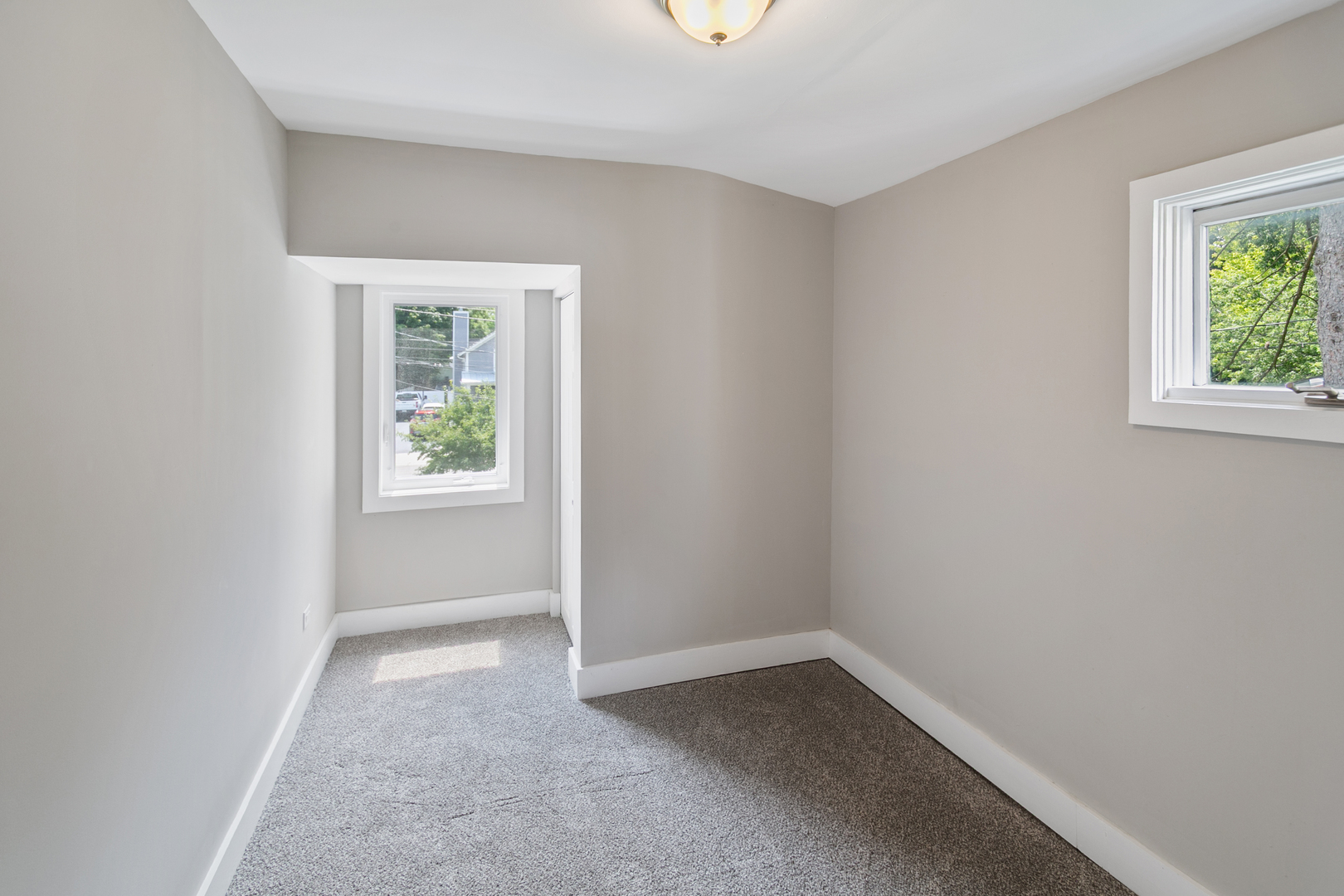 345 Main Street Batavia, IL 60510 - Photo 16 of 25 an empty room with a window