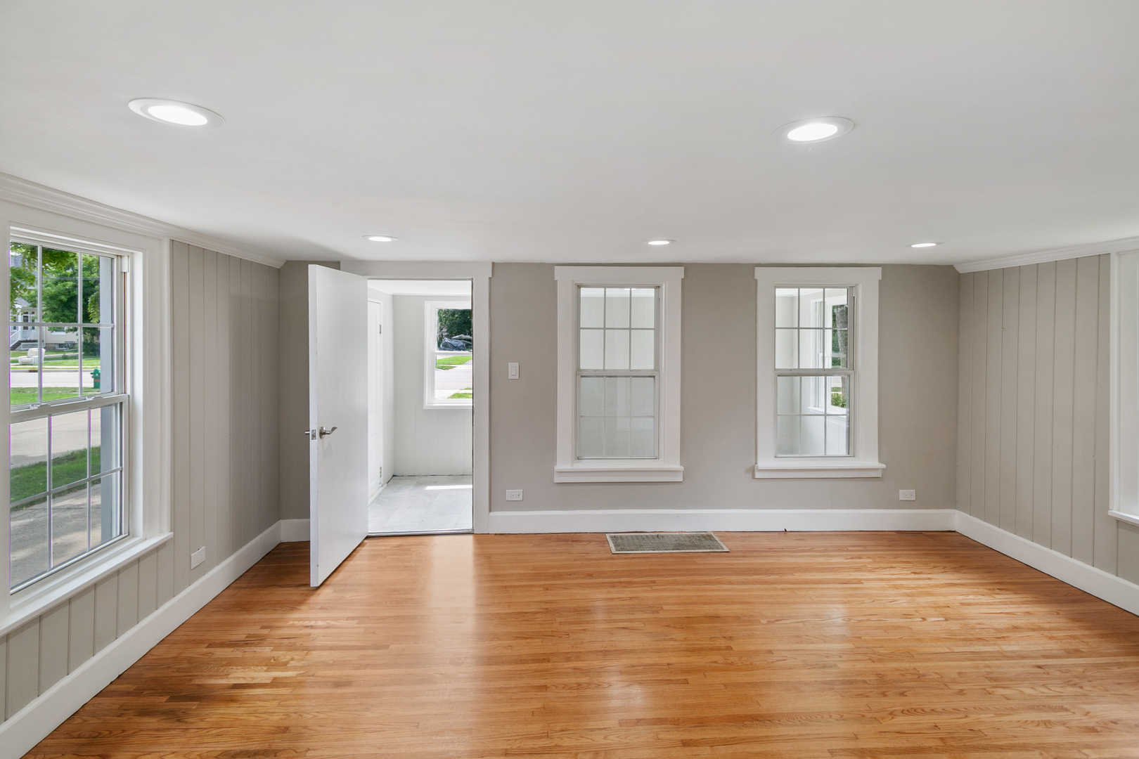 345 Main Street Batavia, IL 60510 - Photo 7 of 25 an empty room with wooden floor and windows